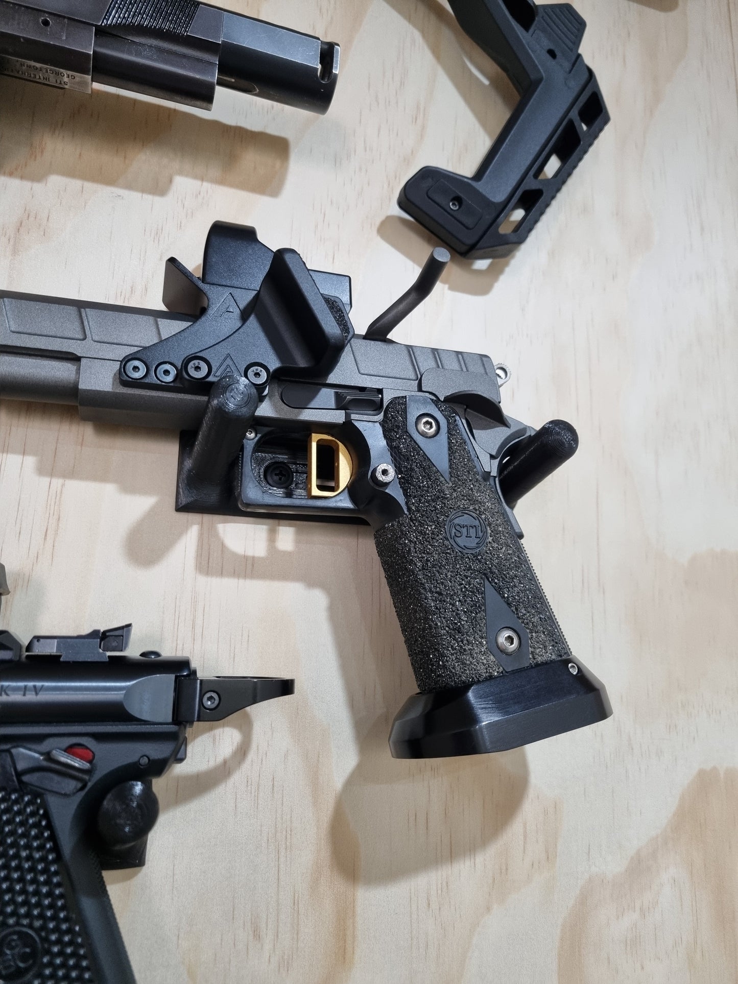 Pistol Wall mounting system